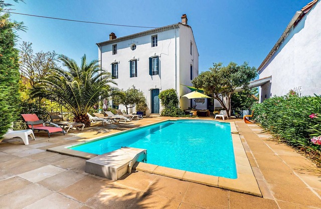 Awesome home in Capendu