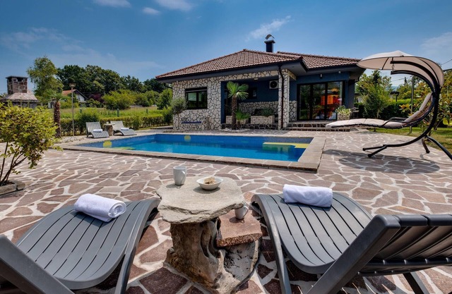 Awesome home in Igrisce with WiFi