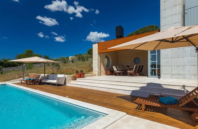 Awesome home in Kanfanar with sauna