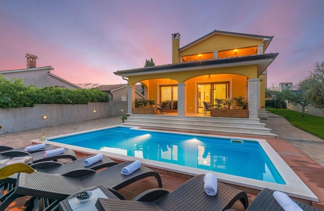 Awesome home in Porec