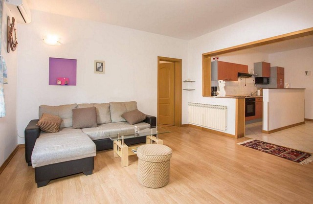 Awesome home in Porec with WiFi