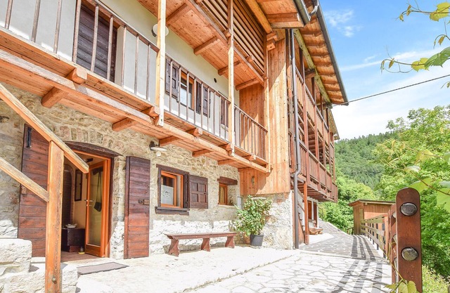 Awesome home in San Donato di Lamon BL