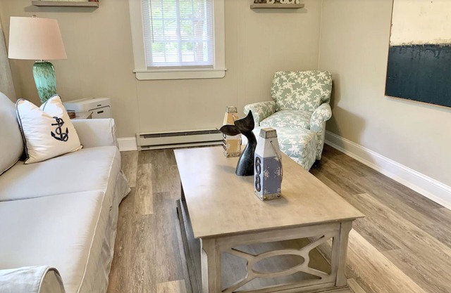 Awesome location downtown. Walk to the beach, marginal way