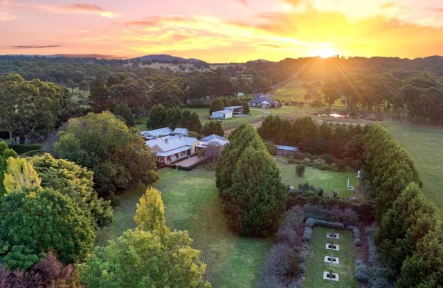 Aylmerton House and Cottage for 14 Southern Highlands