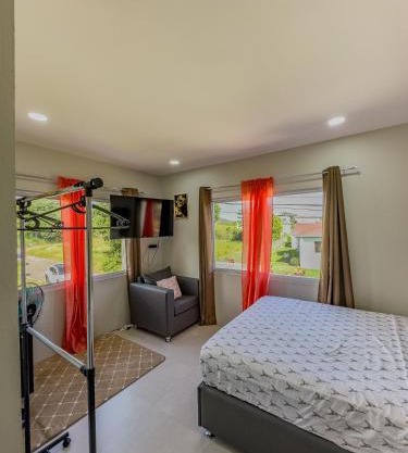 Azahyah Lumiere Suite - 12min from UVF Airport