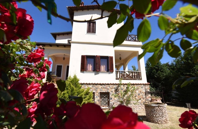 Azalia House by RentalsPro