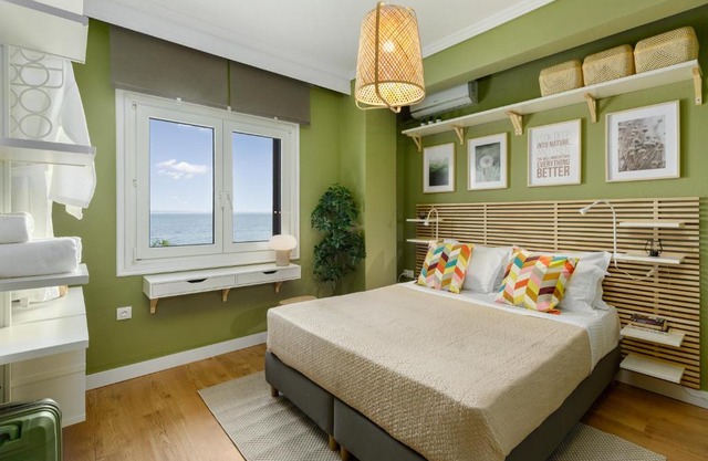 Azure Breeze - Coastal Chic Getaway by the Sea