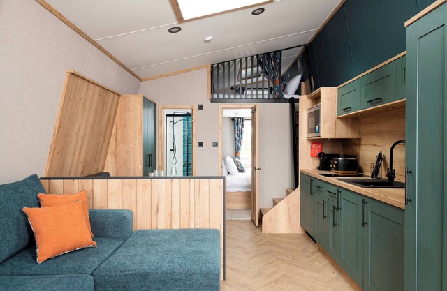 Azure Horizons– Retreat Hot Tub Glamping Pod PF 9