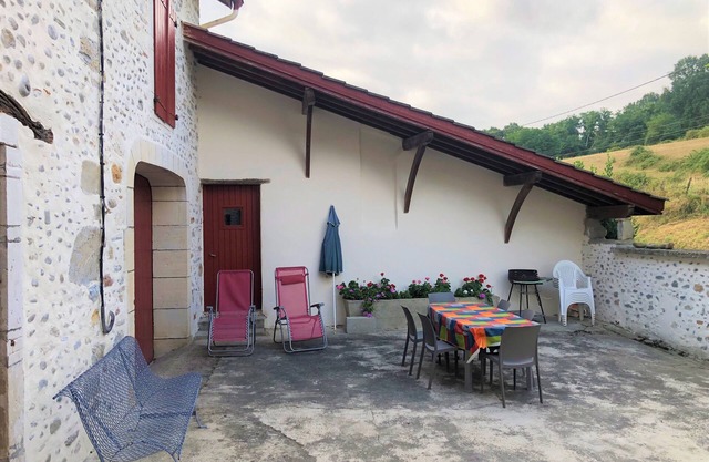 Béarnaise house for holidays or cures in Salies de Béarn. PROMOTION MONTH OF JUL