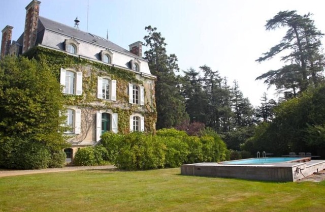 B & Brissac, Mansion on wooded estate