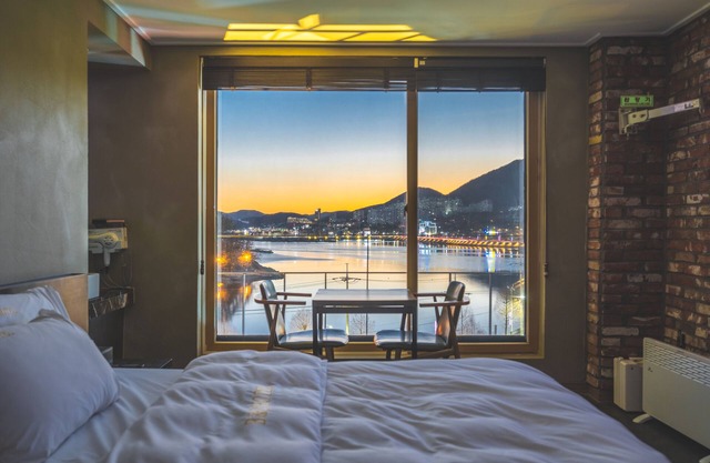 B&F Hotel