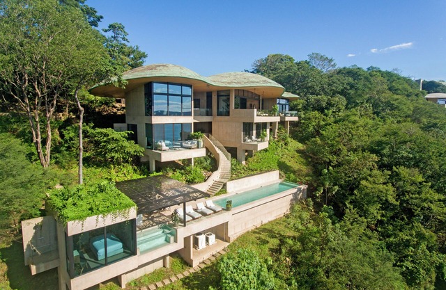 B06 - Stunning 4-Bedroom Hillside Retreat - Beach Club Access included.
