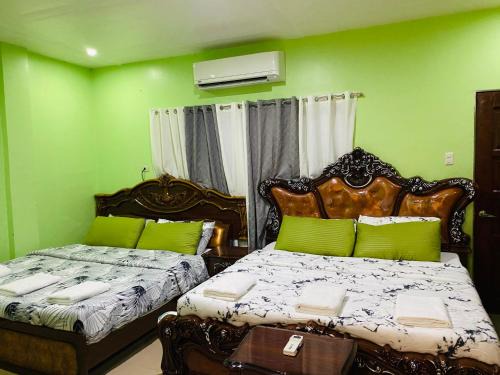 B2 - Spacious 3BR House with Netflix, Fiber Wifi, Parking, Balcony