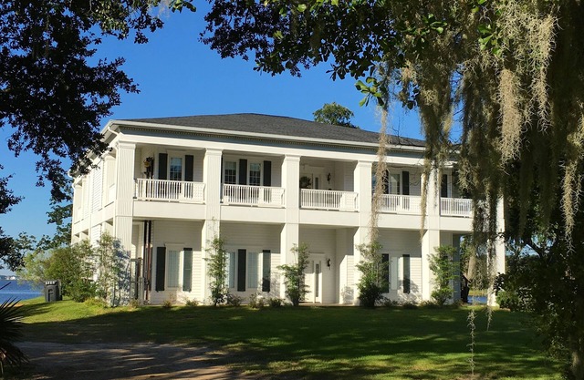 Back Bay Biloxi Waterfront -Fish, Watch Nature, Golf-Minutes to Casinos-Elevator