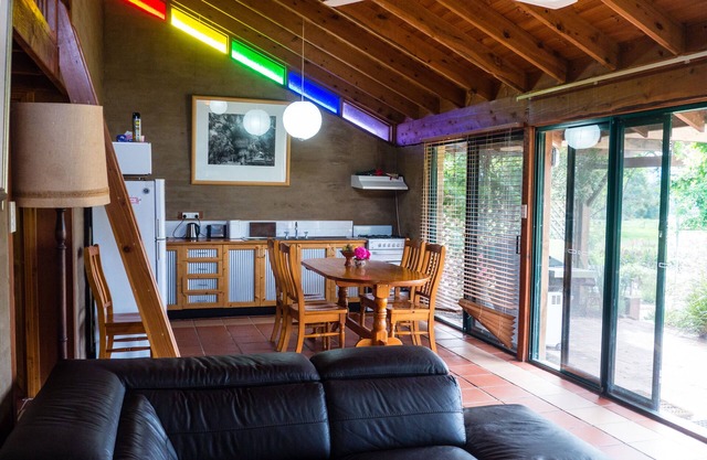 Back Forest Retreat Sunrise Cottage
