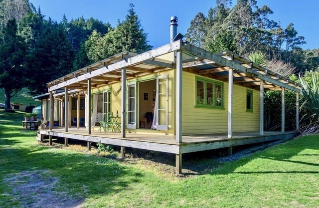 Back of Beyond Cottage - Lake Rotoehu Holiday Home