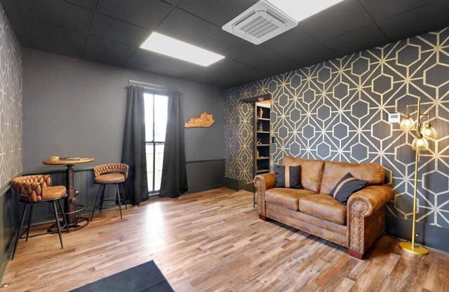 Back Room Bungalow - Lagrange