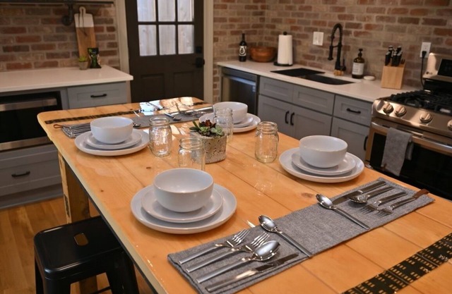 Backstage Gallery House