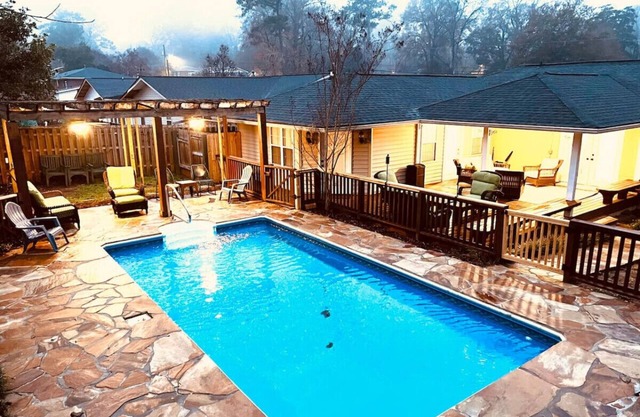 Backyard Oasis - Private Pool, gazebo, patio