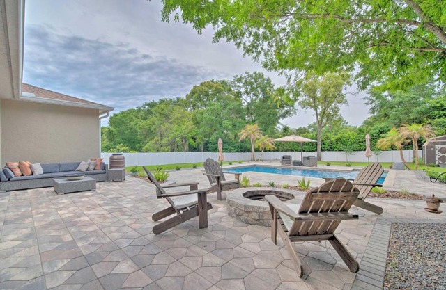 Backyard Oasis with Pool Airy Crystal River Retreat