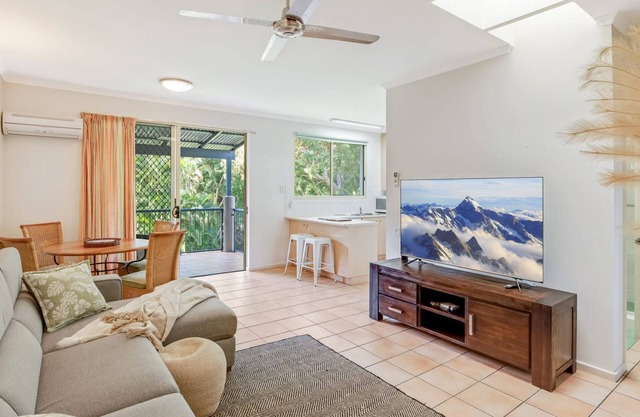 Baden 28 - Rainbow Shores. Top Floor Unit. Air conditioned. Walk to Beach