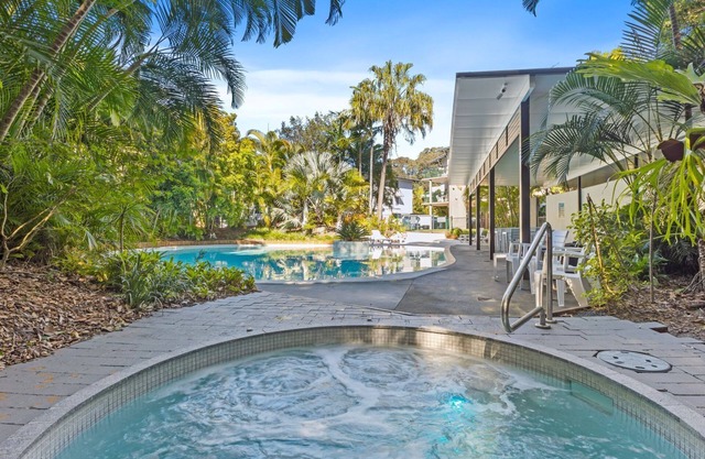 Baden 53 - Rainbow Shores. Ground Floor. Pool.