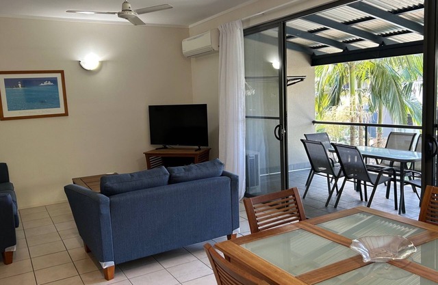 Baden 74 - Rainbow Shores. Top Floor - Air conditioned Unit - Walk To Beach