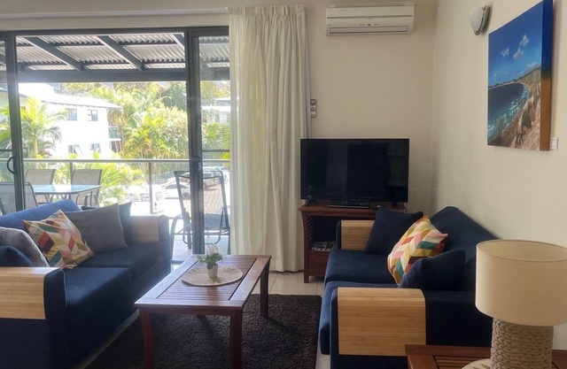 Baden 80 - Rainbow Shores. Air conditioned Unit - Top Floor - Walk To Beach