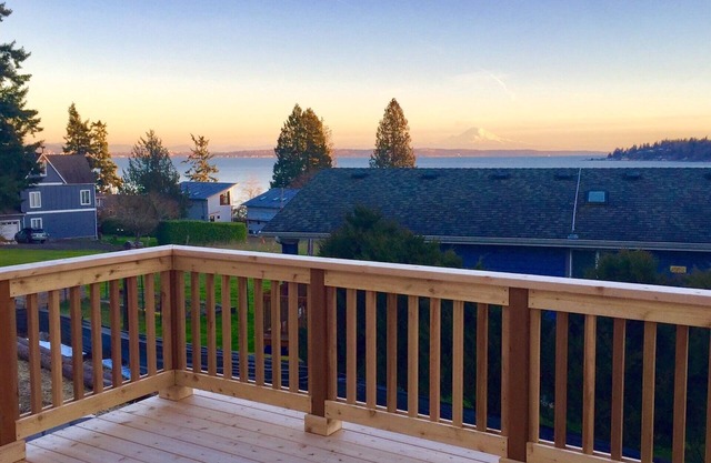 Bainbridge Cottage near the Beach