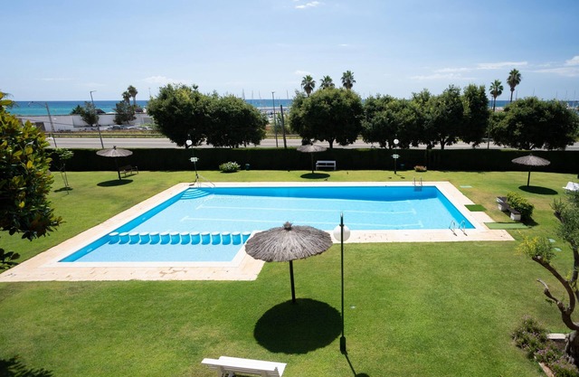 BAIX BALIS accommodation for families. Beach 5 minutes walking