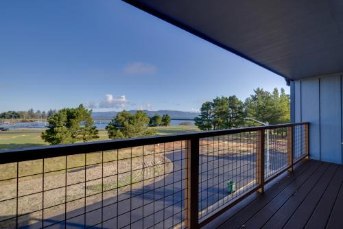Balconies with Scenic River Views Hammond Townhome!