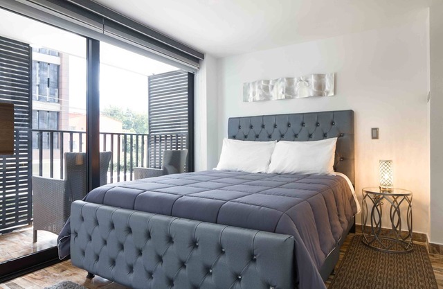 Balcony 1 Bedroom AC, Hot Tub Poblado