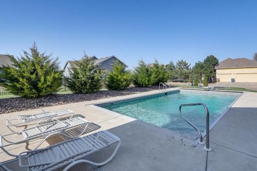 Balcony and Patio Spacious Home in Bel Aire!