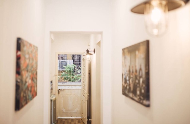 Balcony Apartment 3 Bedrooms, 5mins to Hoan Kiem Lake