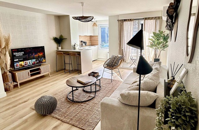 Balcony ★ Free Parking ★ AC ★ Pool | Modern 1 Bdr