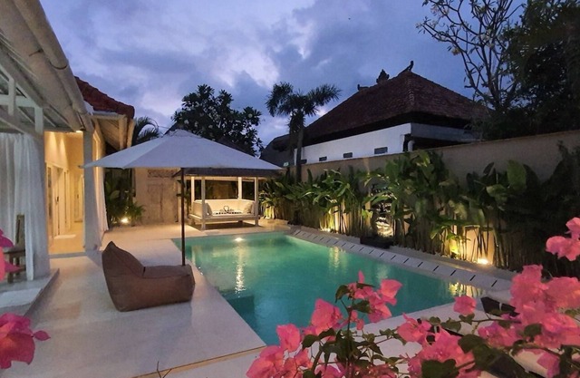 Bali – Seminyak – villa with pool – 6/7 pers.-quiet area in the heart of life