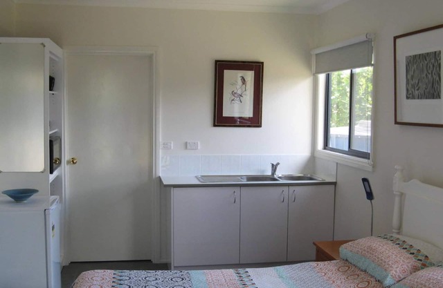 Ballan Horse & Goat SelfCatering $25 refund on arrival for 2nd+ nights booked