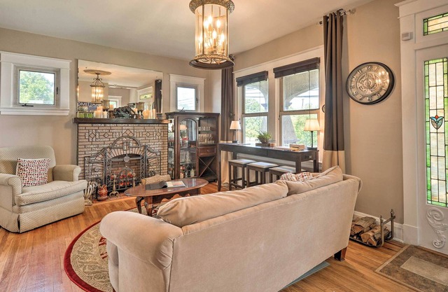 Baltimore Home Base w/ Pool, Hot Tub & Grill!