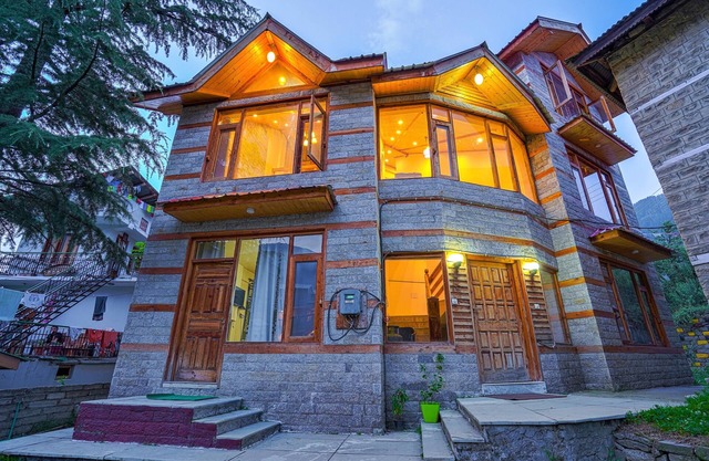 Balvenie - 4 BHK - A mountain View cottage 5 min away from Mall Road