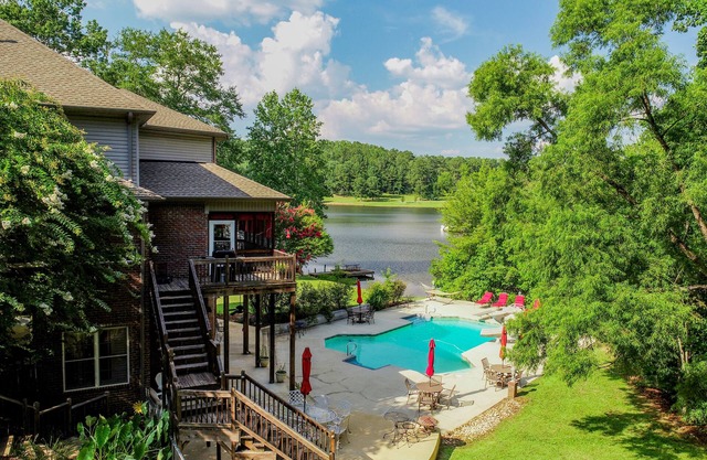 Bama Lakeside Retreat-Pools, Lake, Child & adult fun! Special Summer Rates!