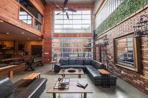 Bamboo Loft 6BR, 24 guests