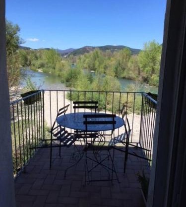 Bambou lodge anduze, les pieds dans l'eau