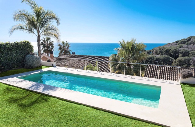 BANANA - Beautiful house in ARENYS DE MAR with private pool and garden, and a breathtaking view of the Mediterranean Sea!