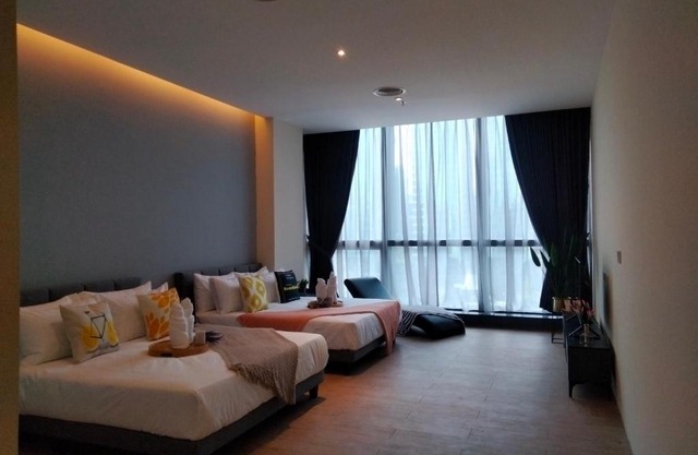 Bangsar Trade Center Studio 4pax I HomeBrickz