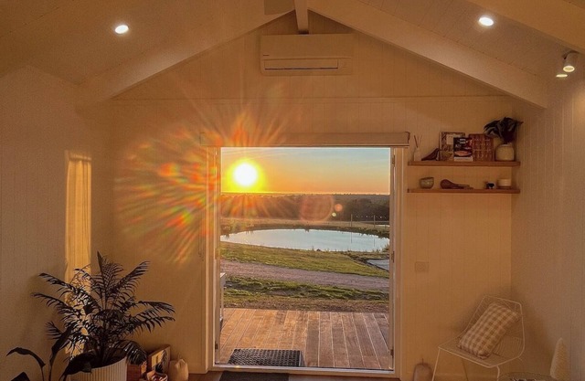 Banjos Cabin Gippsland | Valley Views · Luxury Eco Escape | Pond Valley Views Fi