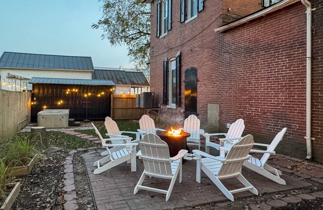 Bank Haus - USA Today Travel - Hot Tub, Fenced Yard
