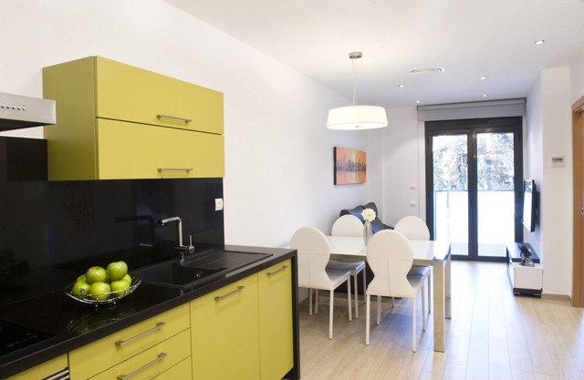 BARCELONA | 1 BEDROOM APT WITH BALCONY¦