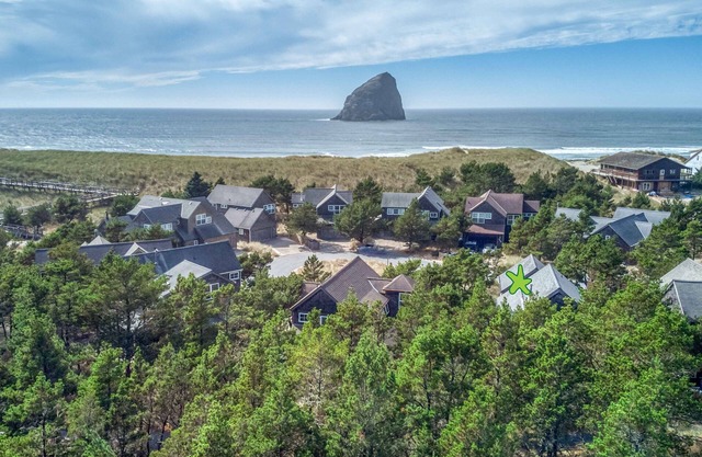 Barefoot Bungalow-Beautiful Home*Fireplace*Deck*BBQ*Open Floor Plan*Close Beach