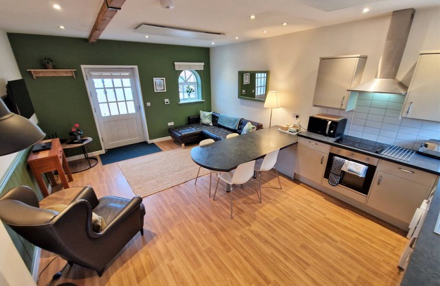 Barley End - a two bedroom, sleeps 3 that sleeps 3 guests in 2 bedrooms