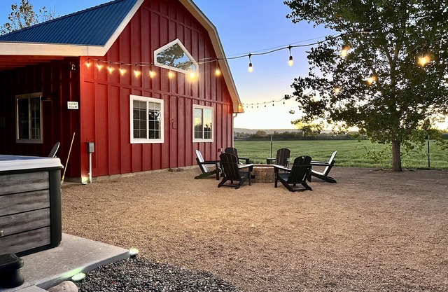 Barn house stay near Palisade, hot tub and views!